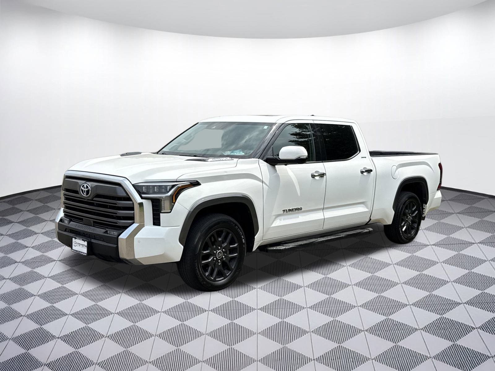 2023 Toyota Tundra Limited photo 2
