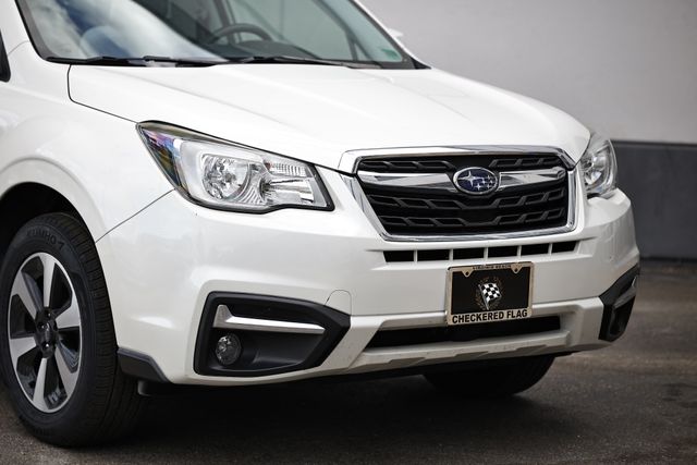 2017 Subaru Forester 2.5i Premium photo 2
