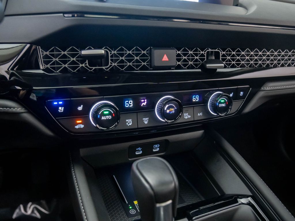 2024 Honda Accord Hybrid Touring photo 23