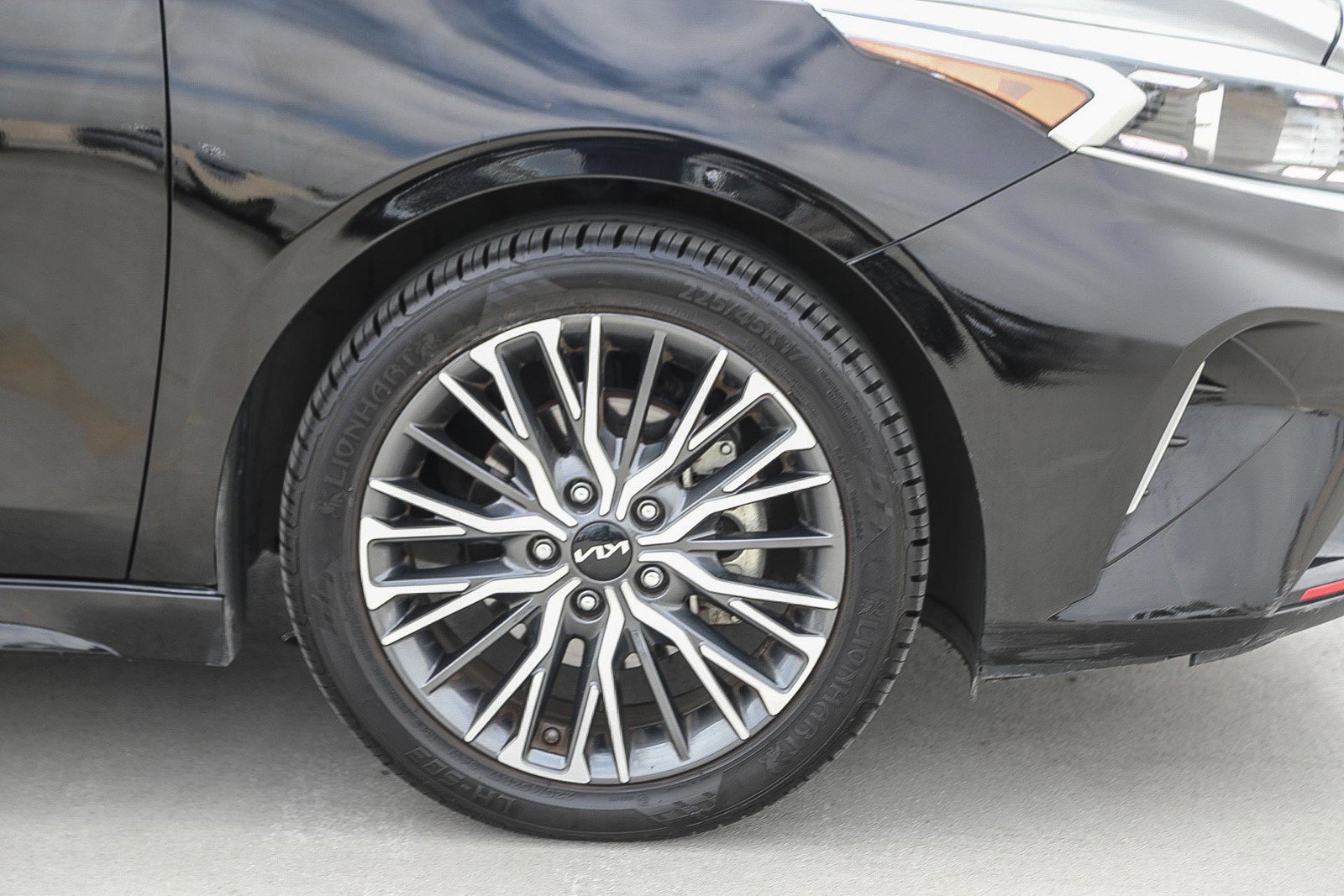 2023 Kia Forte GT-Line photo 9