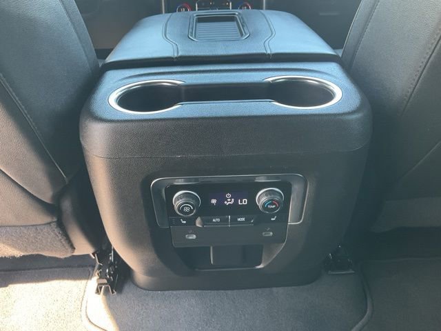 2023 Chevrolet Suburban Premier photo 3