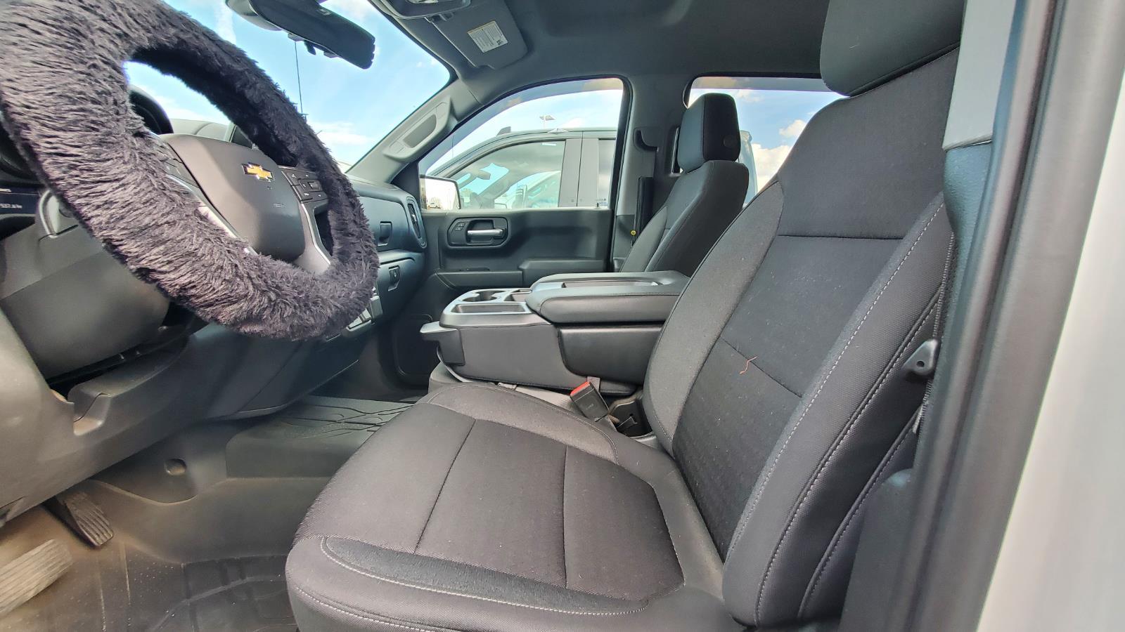 2022 Chevrolet Silverado 1500 Custom photo 2