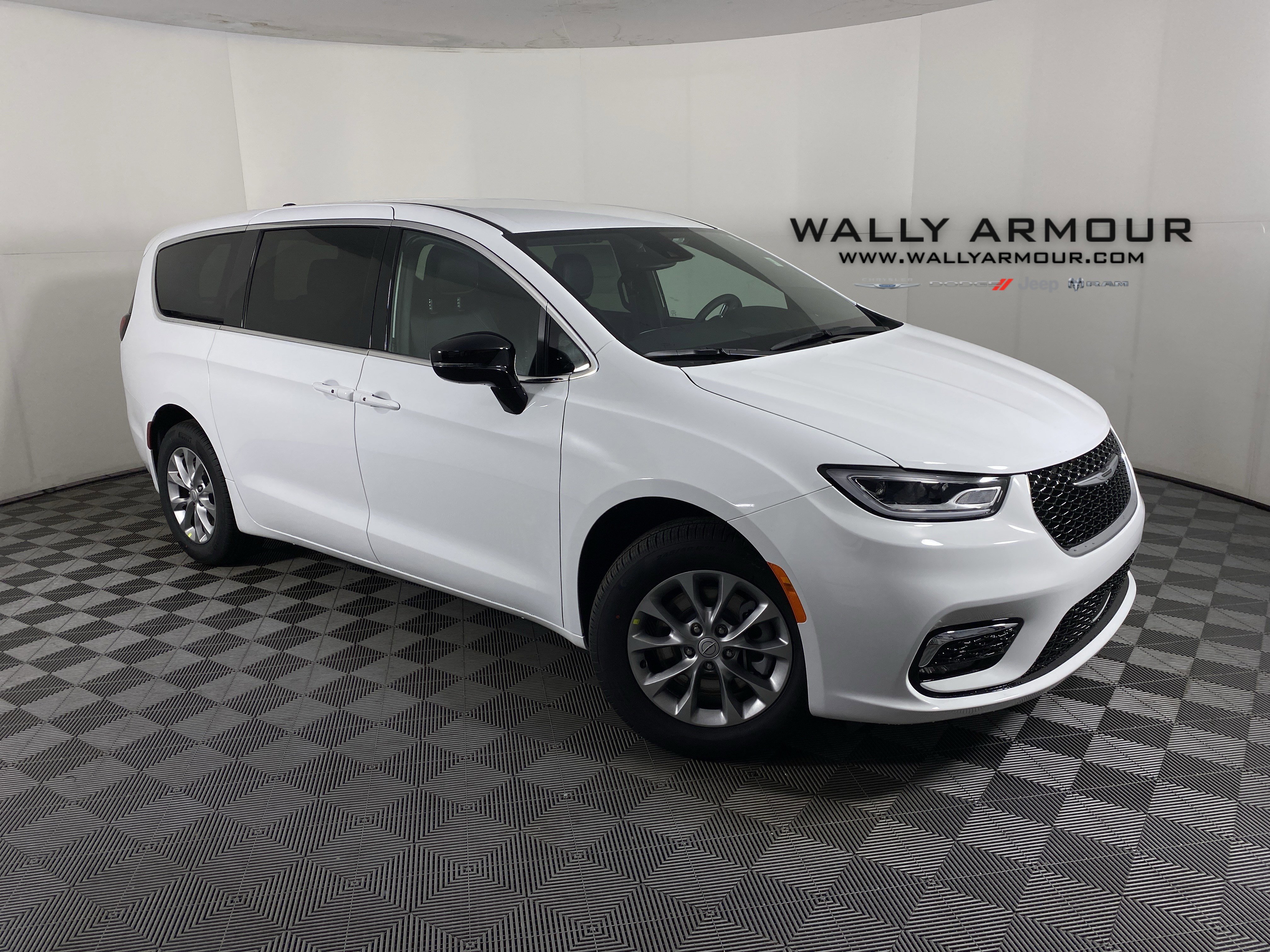 2026 Chrysler Pacifica Select's photo