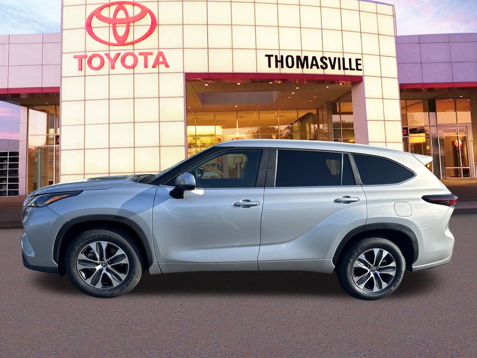 2024 Toyota Highlander XLE photo 8