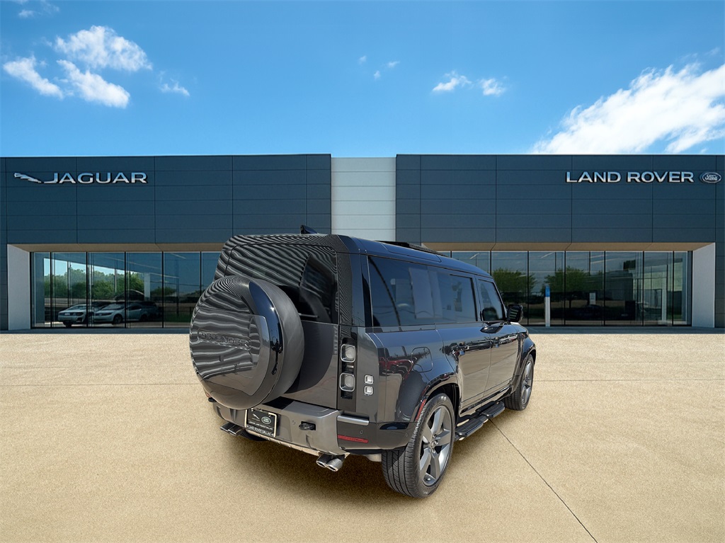 2025 Land Rover Defender 110 V8 photo 2
