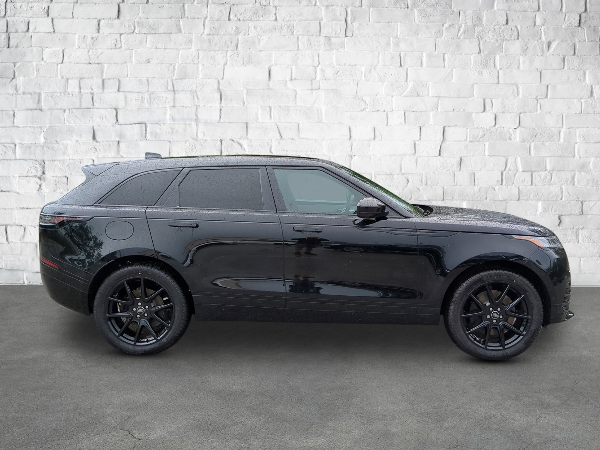 2026 Land Rover Range Rover Velar SE photo 6