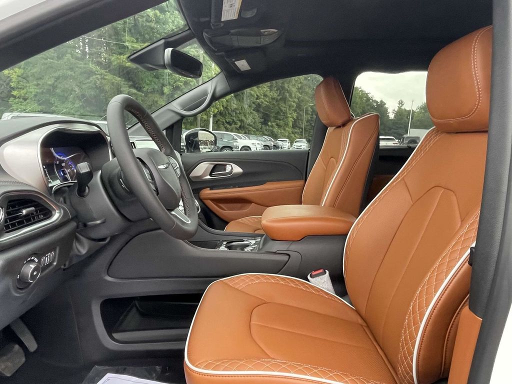 2026 Chrysler Pacifica Pinnacle photo 25