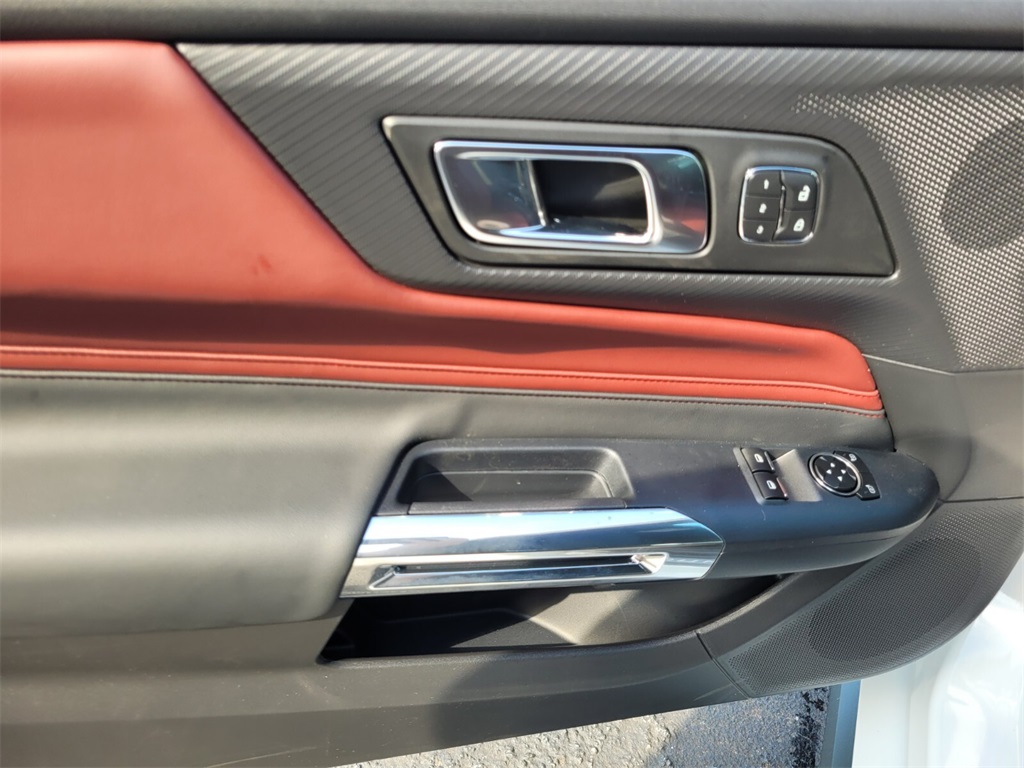 2025 Ford Mustang EcoBoost Premium photo 24