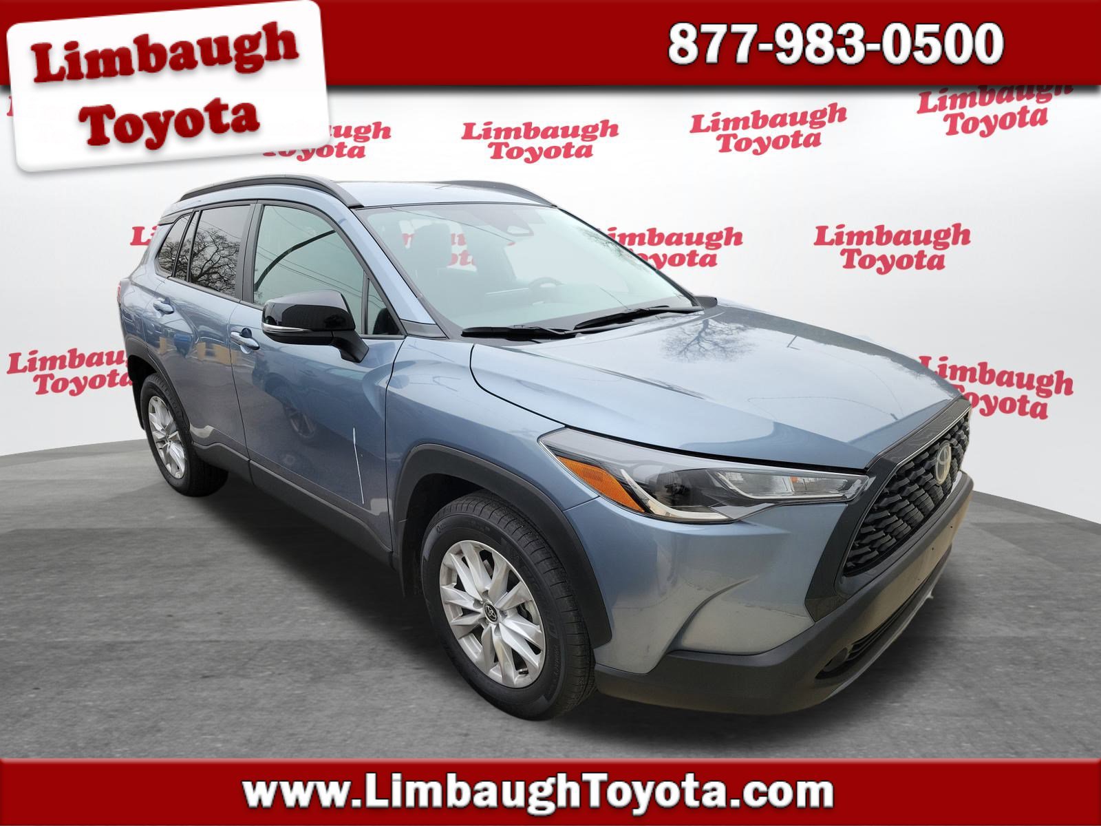 2025 Toyota Corolla Cross LE's photo