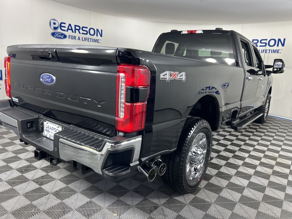 2025 Ford F-350 Lariat photo 4