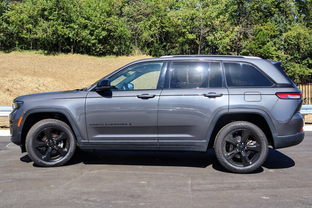 2022 Jeep Grand Cherokee Altitude photo 4