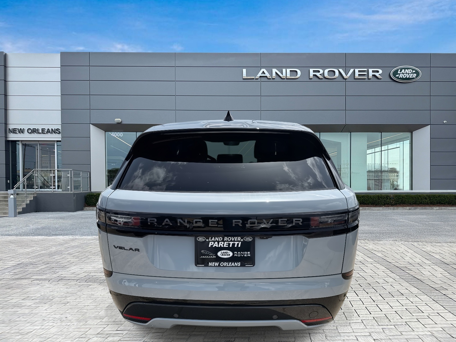 2026 Land Rover Range Rover Velar SE photo 4