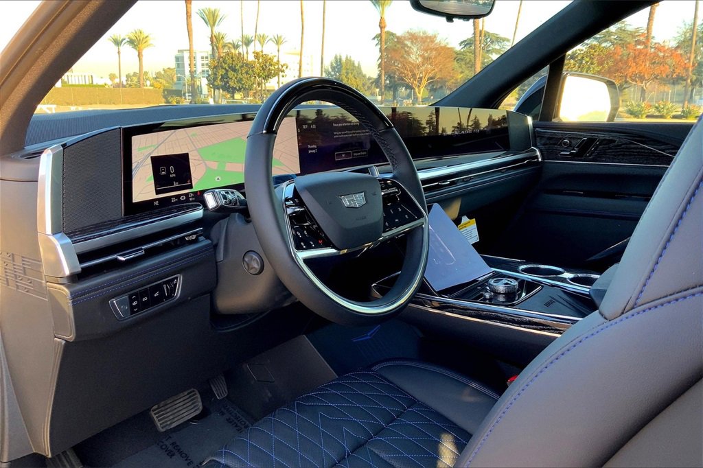 2025 Cadillac Escalade IQ Luxury photo 8