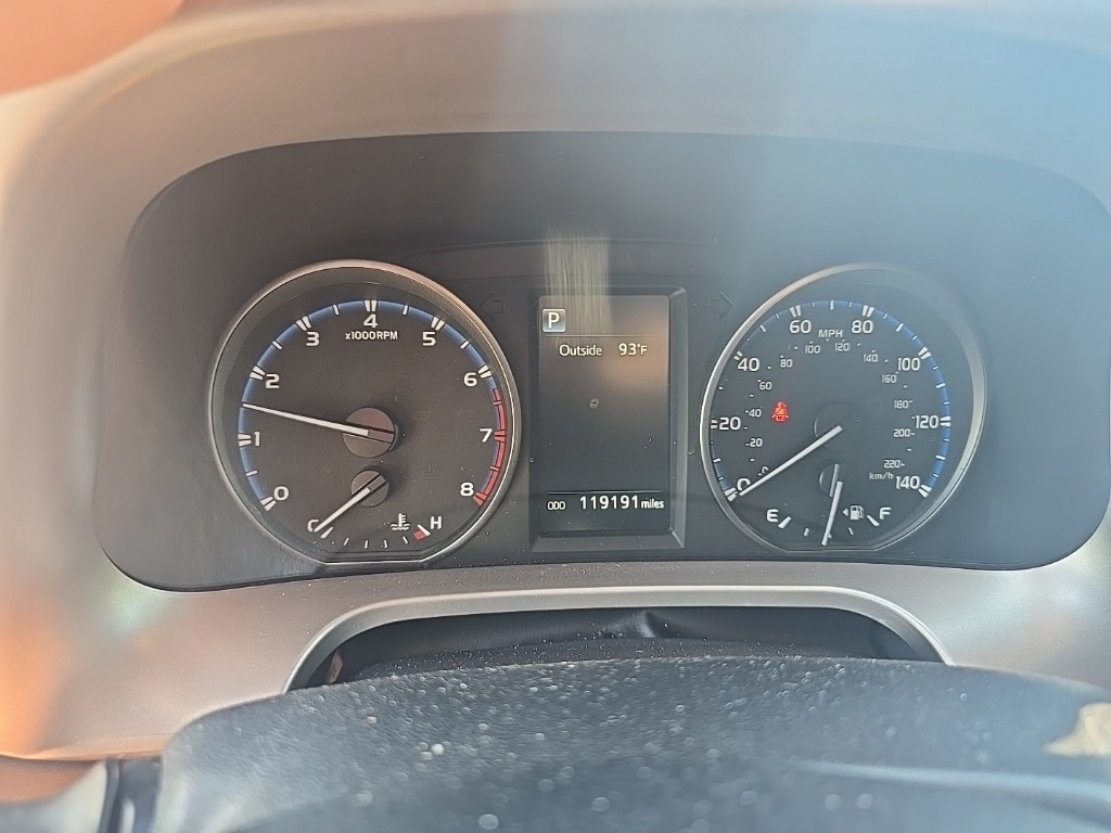 2017 Toyota RAV4 LE photo 12