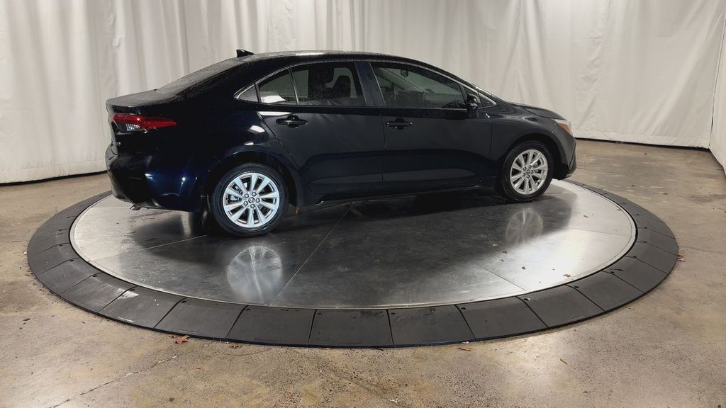 2024 Toyota Corolla Hybrid XLE photo 2