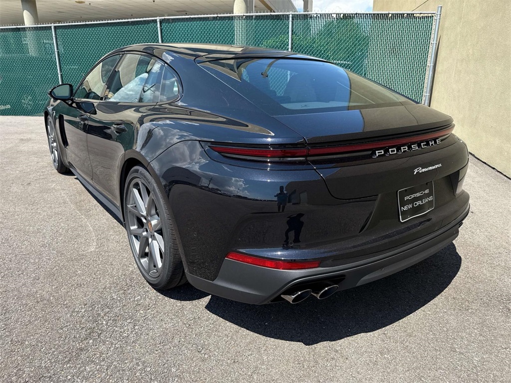 2025 Porsche Panamera 4 photo 4