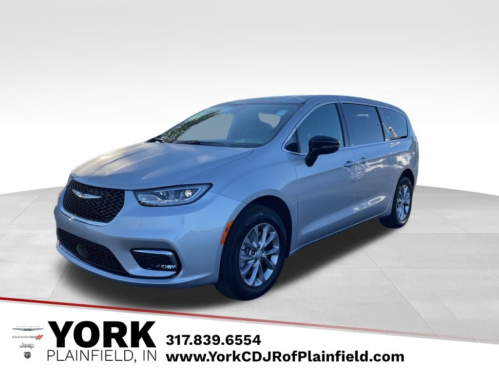2026 Chrysler Pacifica Select's photo