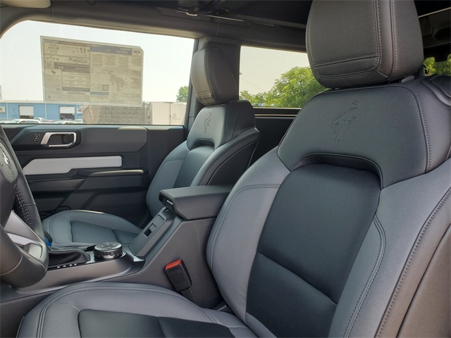 2024 Ford Bronco Black Diamond photo 13