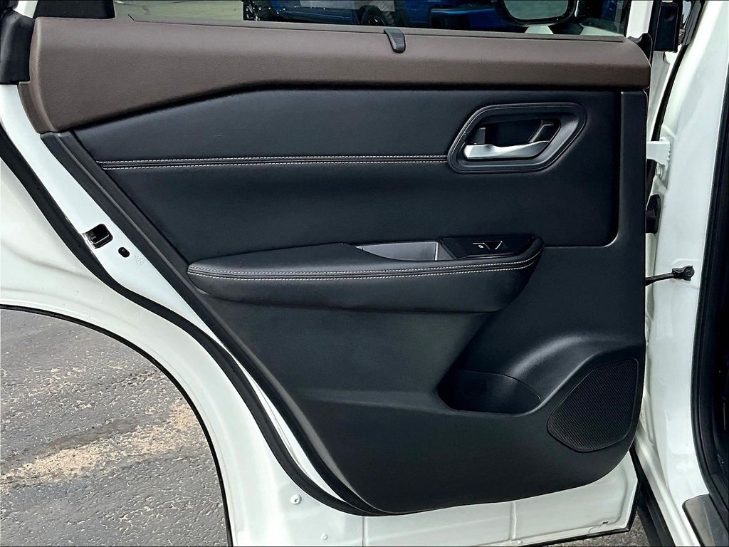 2023 Nissan Rogue SL photo 22