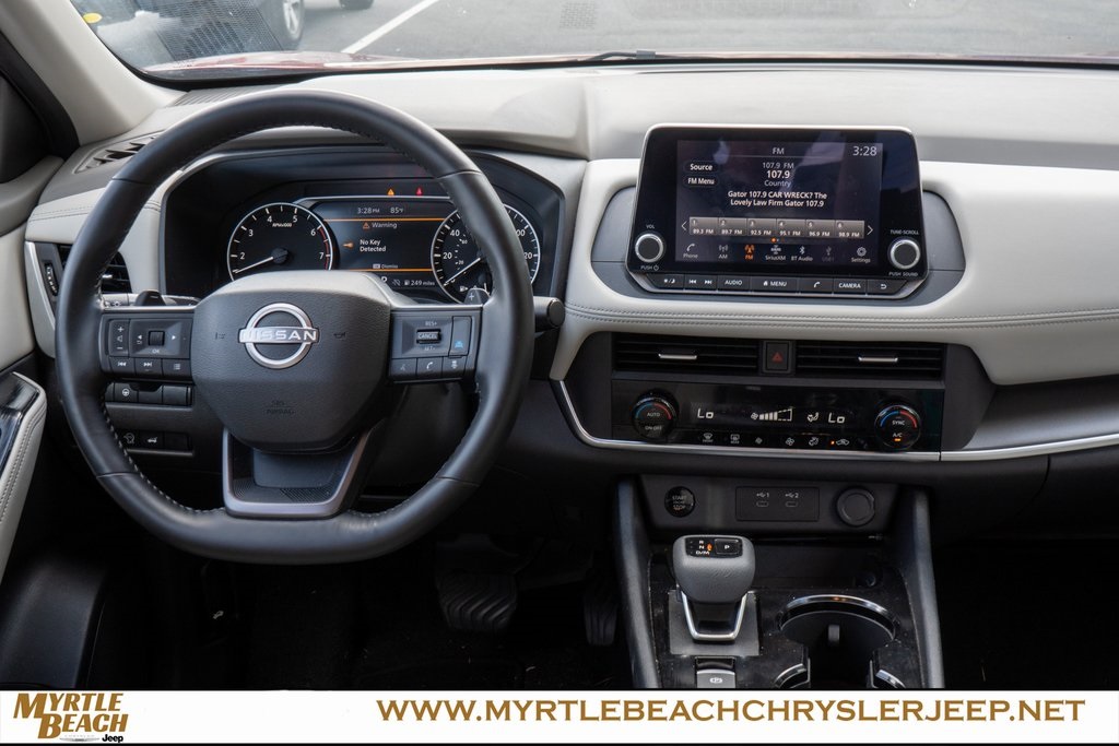 2025 Nissan Rogue SV photo 14