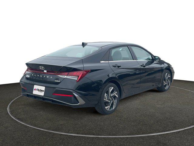 2025 Hyundai Elantra Limited photo 5