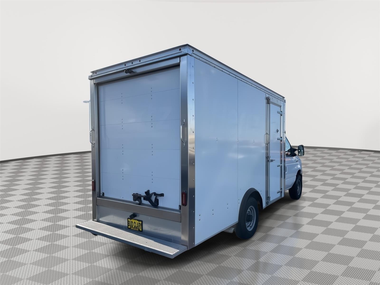 2023 Ford E-350 photo 3