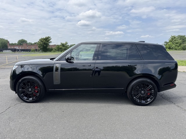 2025 Land Rover Range Rover SV photo 2