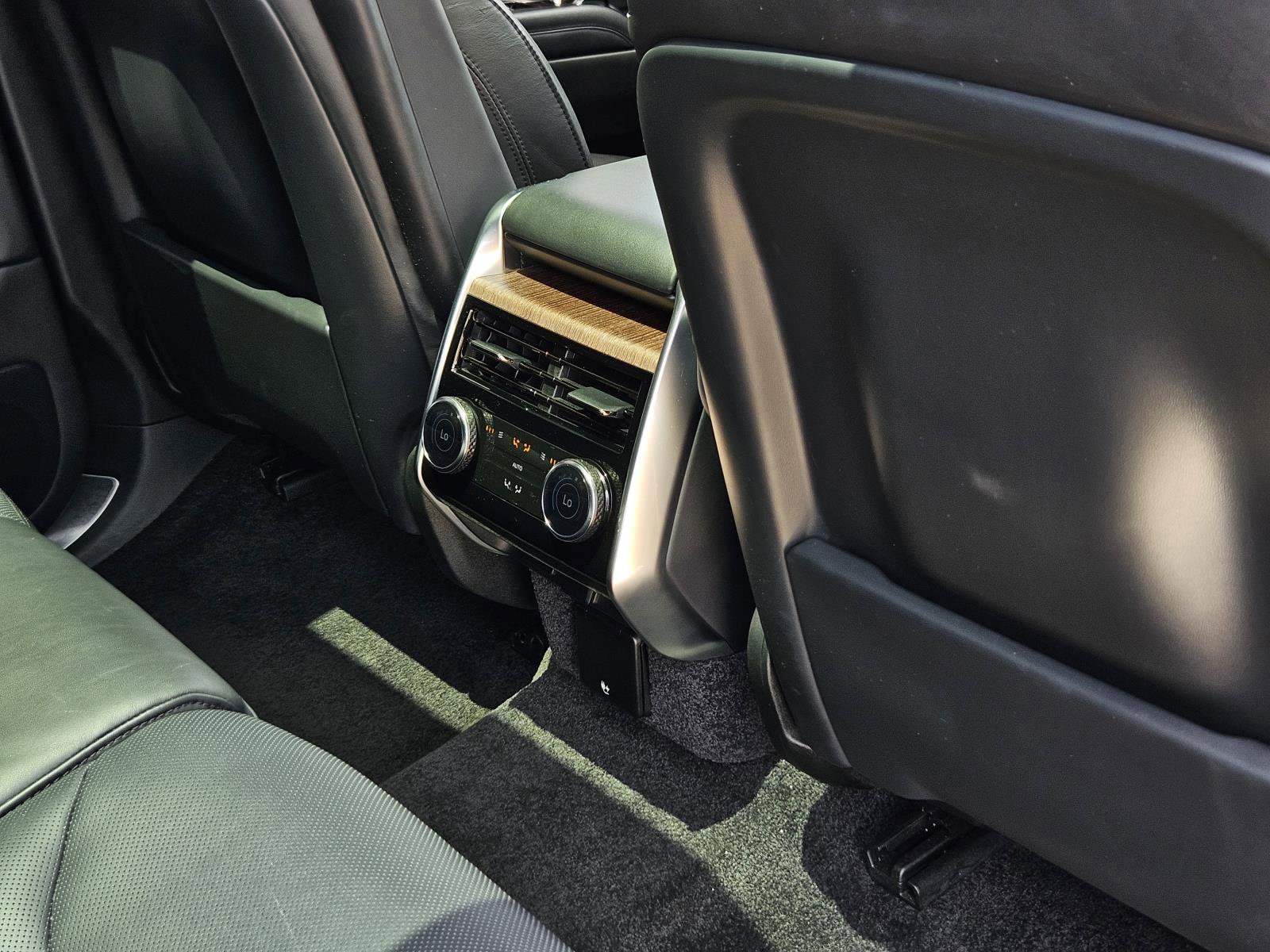 2023 Land Rover Range Rover SE photo 35