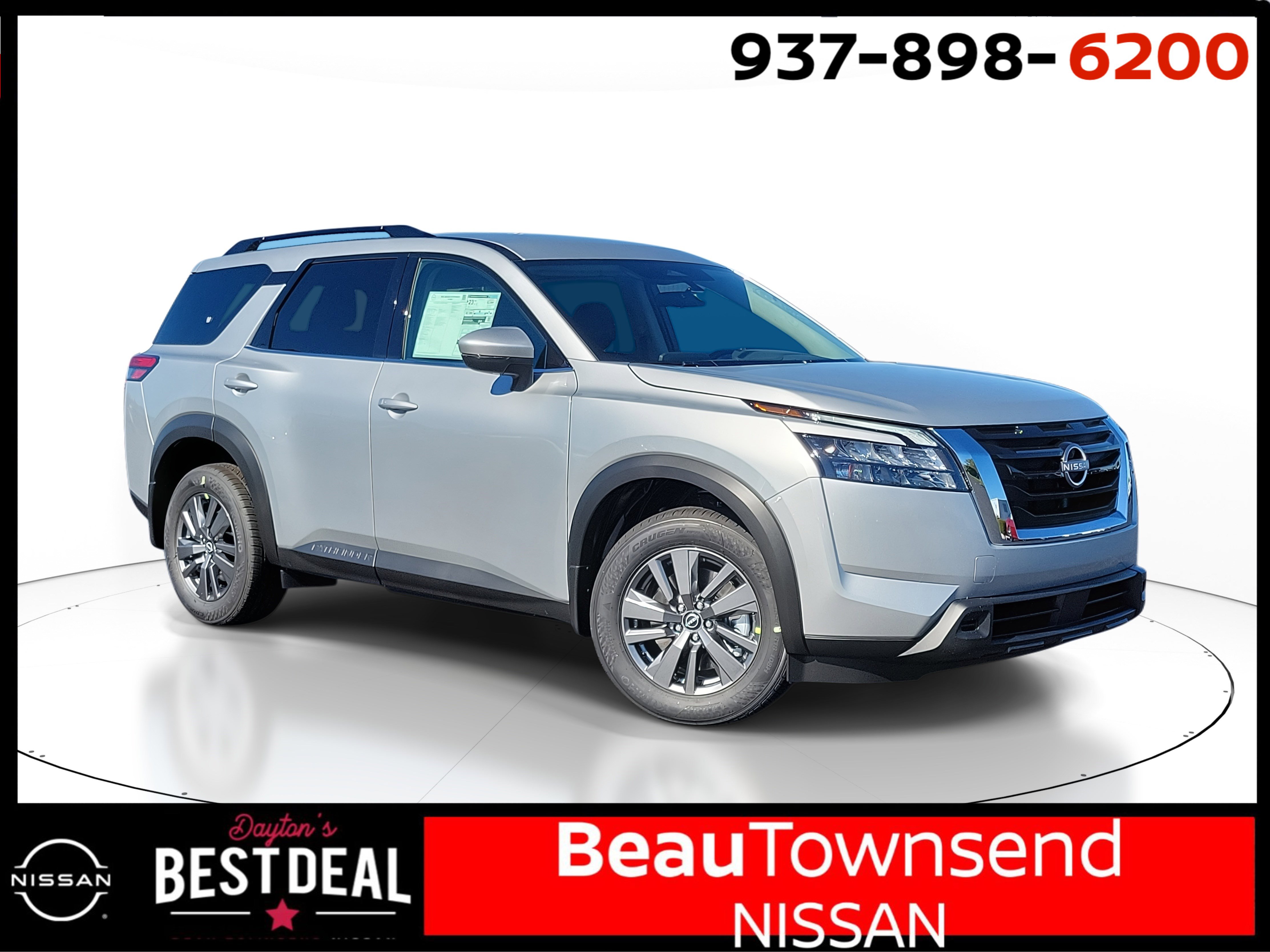 2025 Nissan Pathfinder SV's photo