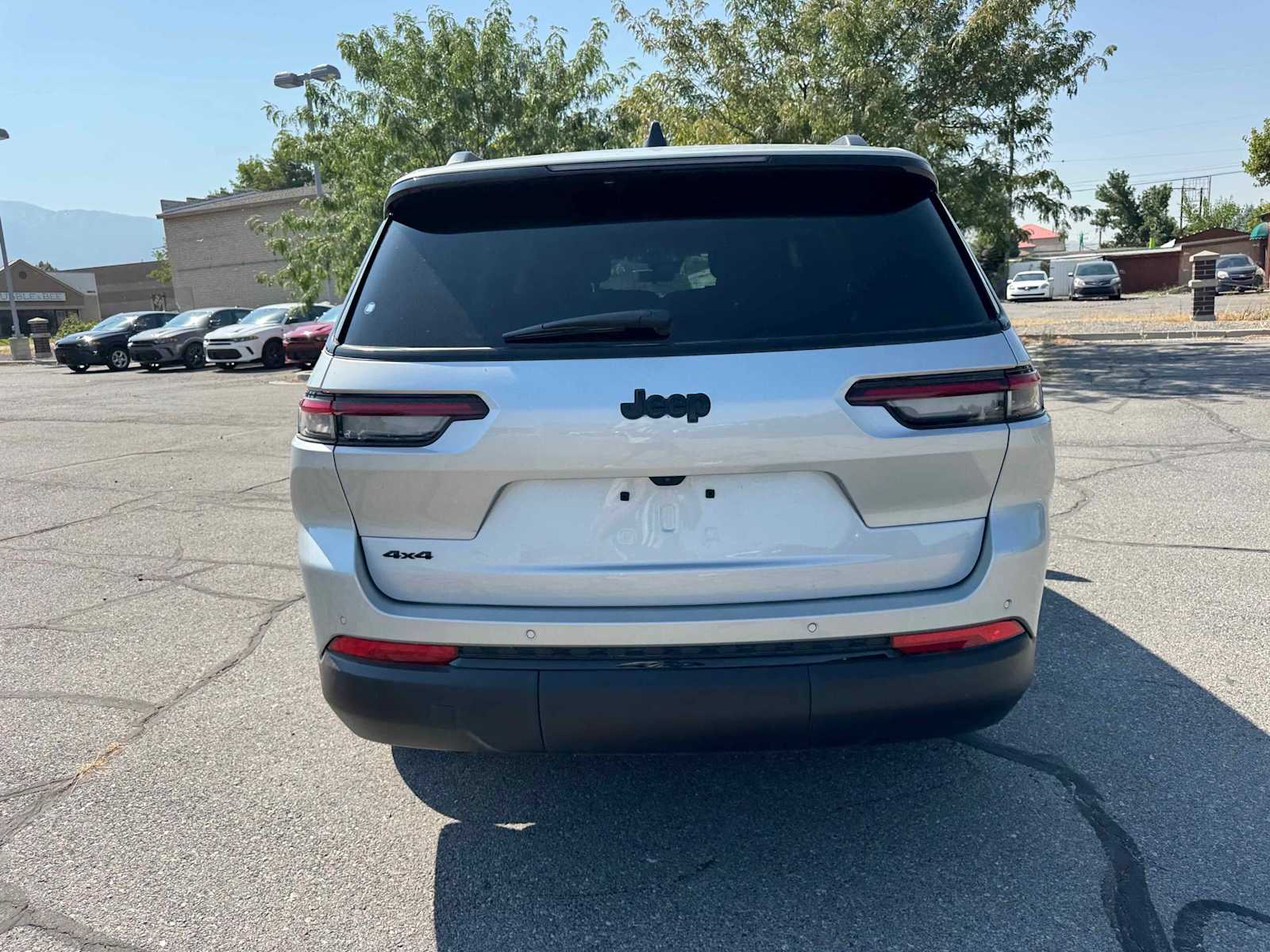 2025 Jeep Grand Cherokee Altitude X photo 2
