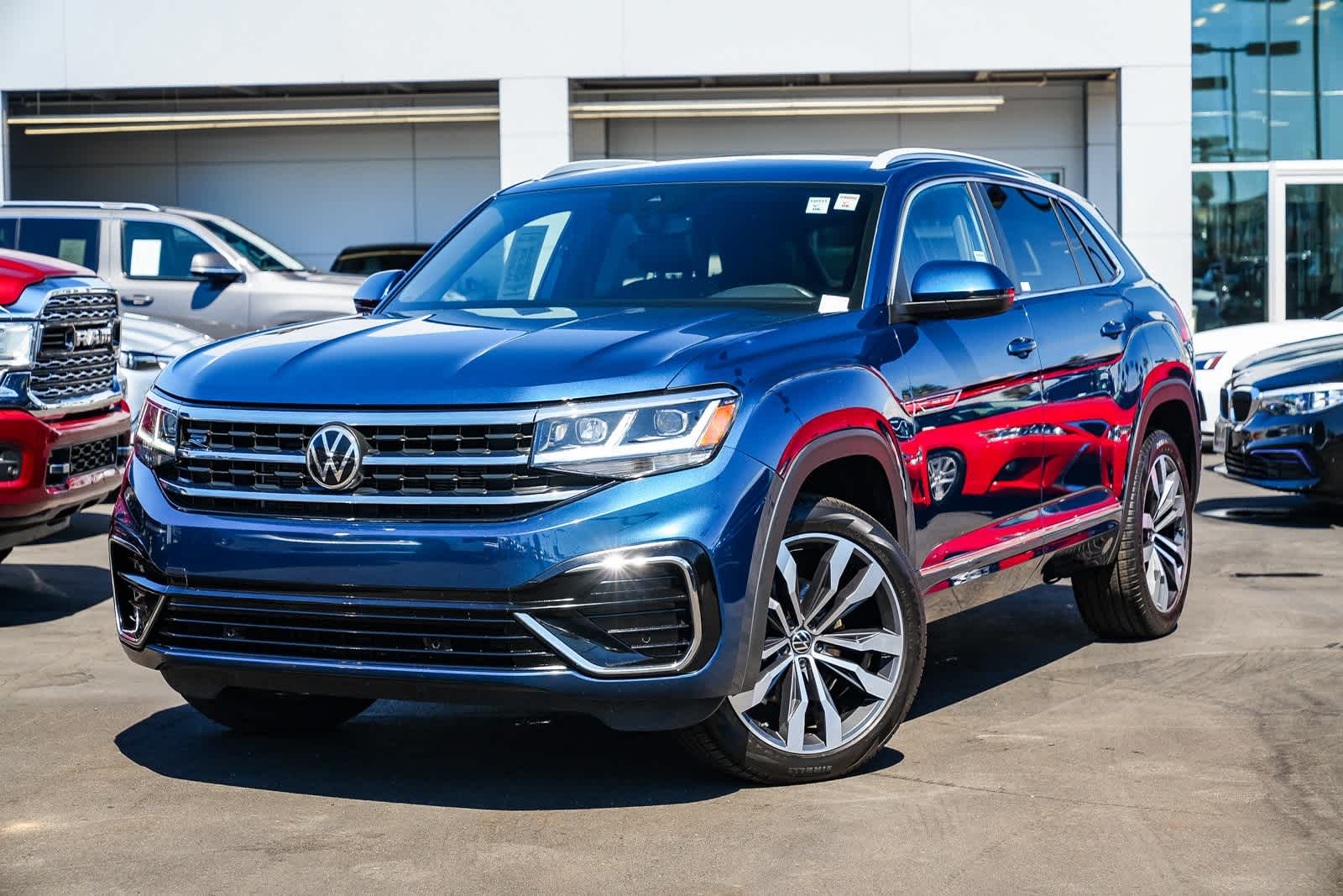 2021 Volkswagen Atlas Cross Sport SEL R-Line's photo