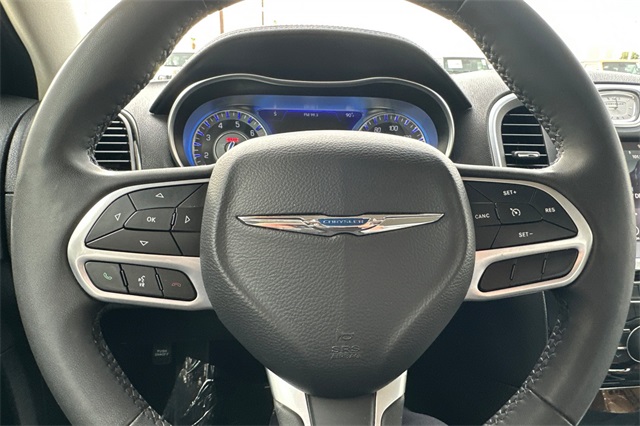 2023 Chrysler 300 Touring L photo 22