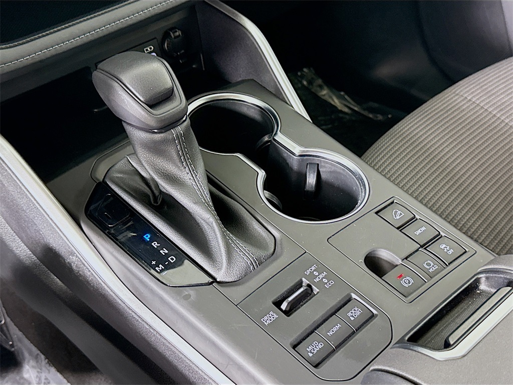 2023 Toyota Highlander L photo 9