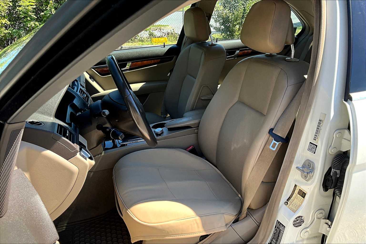 2011 Mercedes Benz C 300 Sport photo 7