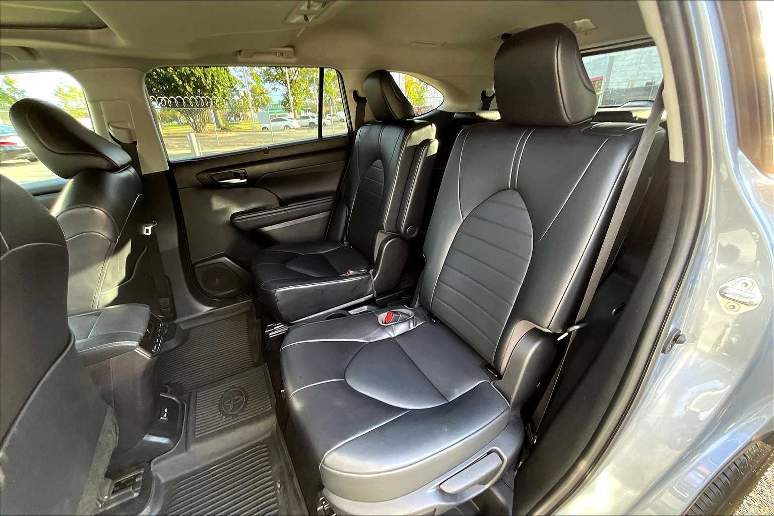2022 Toyota Highlander XLE photo 19