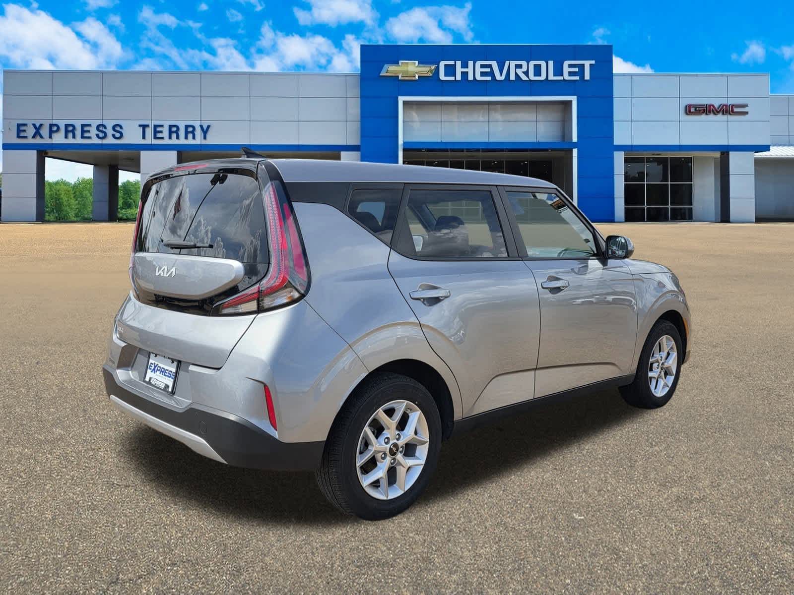 2024 Kia Soul LX photo 2
