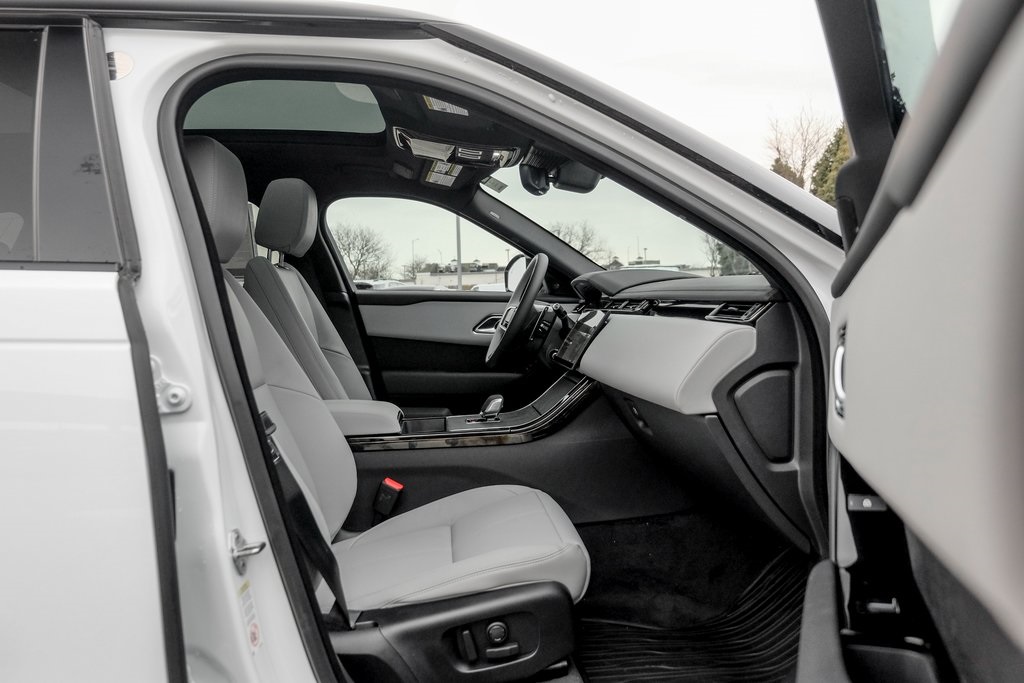 2026 Land Rover Range Rover Velar SE photo 18