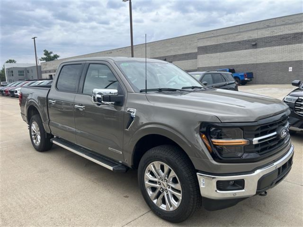 2025 Ford F-150 XLT photo 3