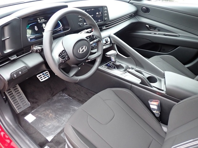 2025 Hyundai Elantra SEL Sport photo 13