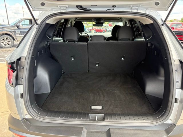 2025 Hyundai Tucson SE photo 18