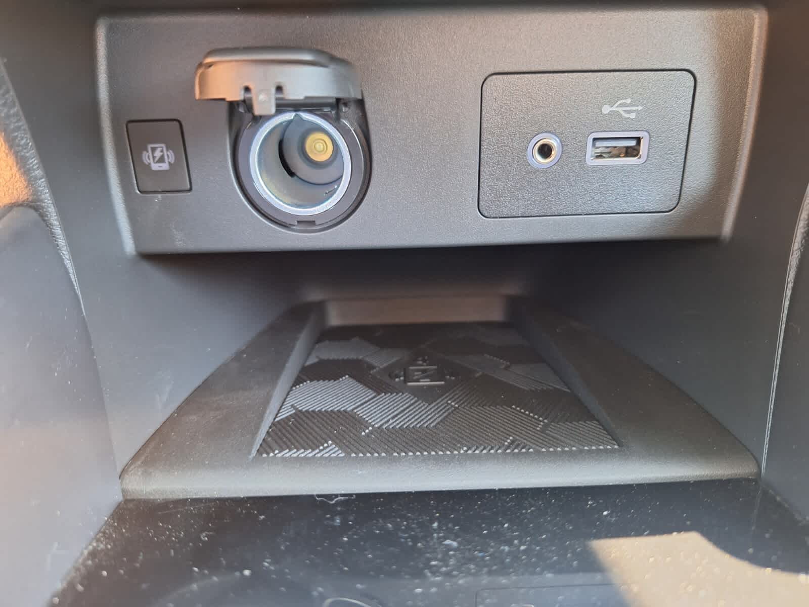 2025 Nissan Versa SV photo 16