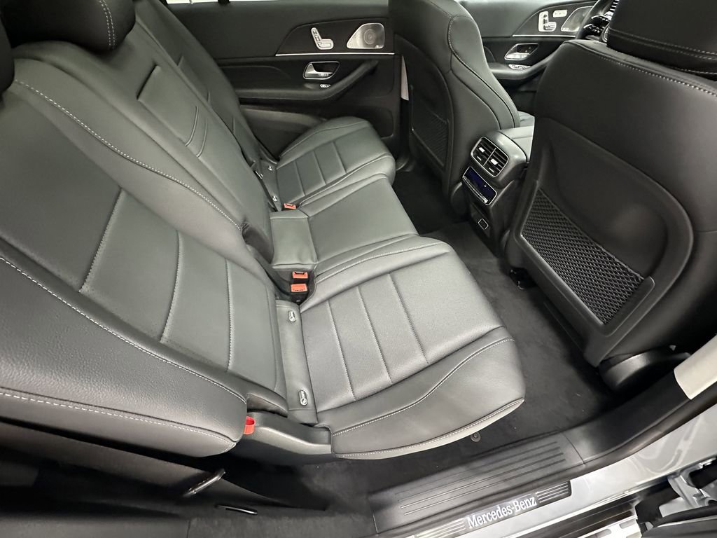2026 Mercedes Benz GLS 450 4MATIC photo 16
