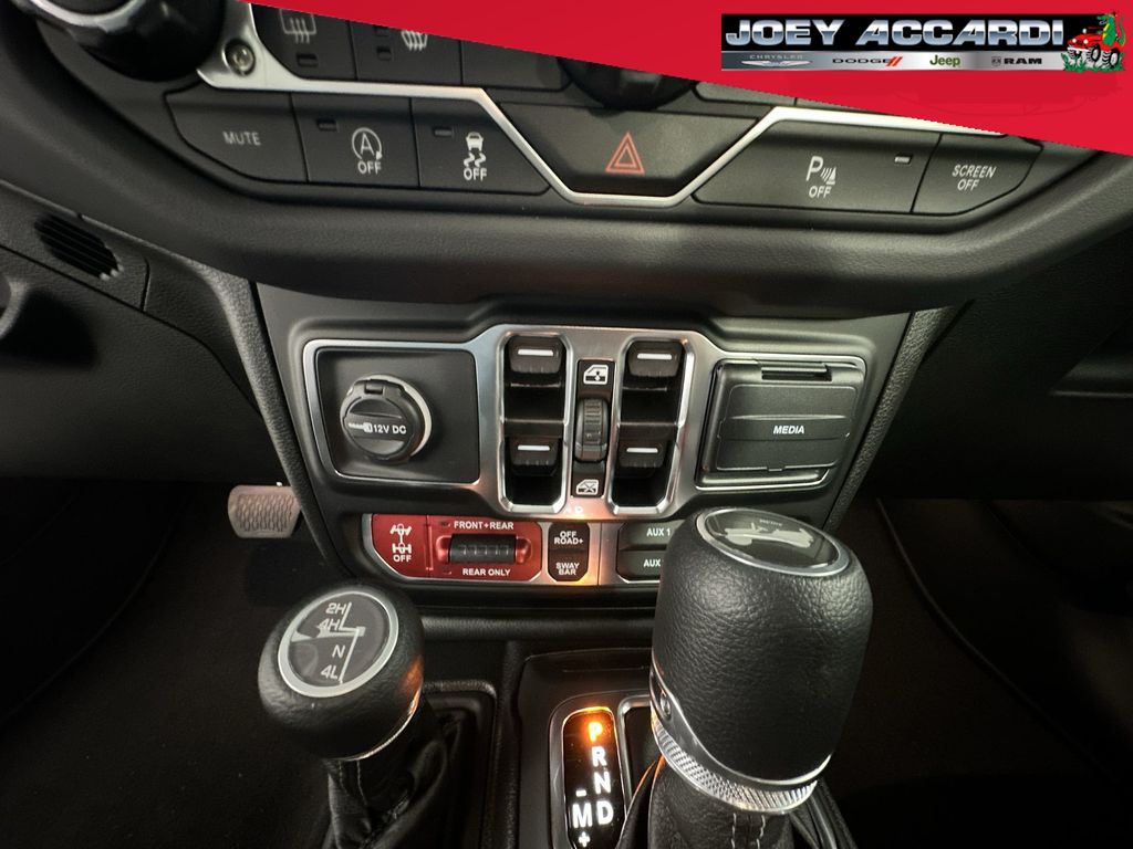 2025 Jeep Wrangler Rubicon photo 13