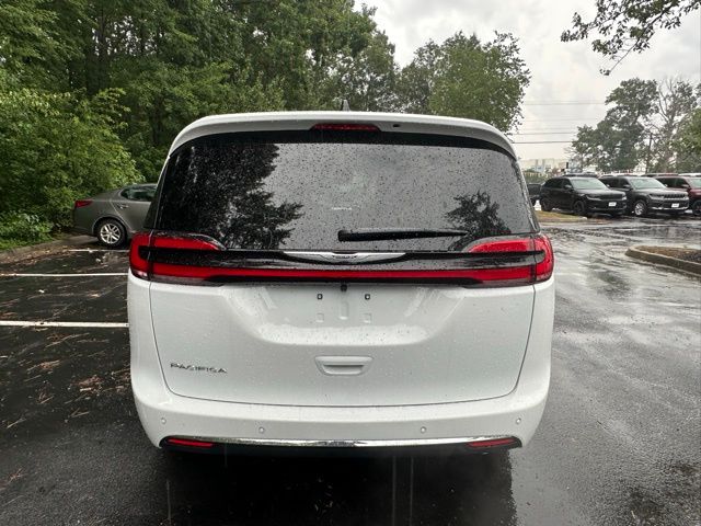 2026 Chrysler Pacifica photo 6