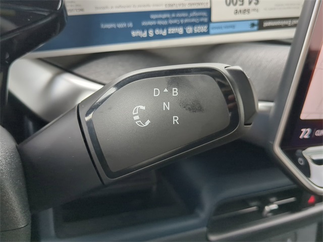 2025 Volkswagen ID. Buzz Pro Plus photo 23