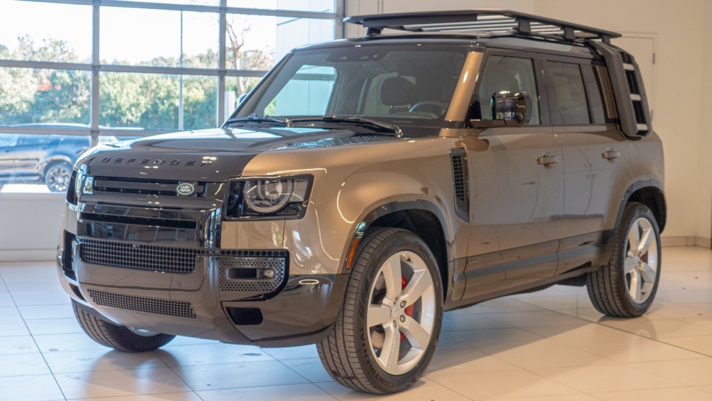 2025 Land Rover Defender 110 photo 3