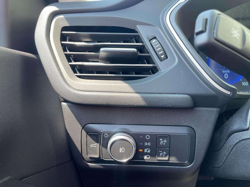 2022 Ford Escape SEL photo 16