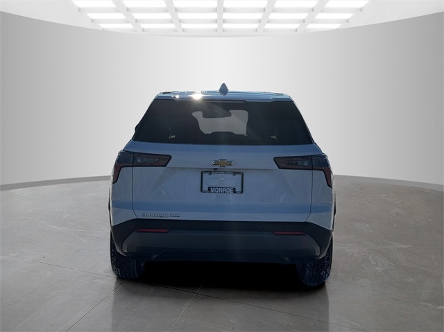 2025 Chevrolet Equinox LT photo 3