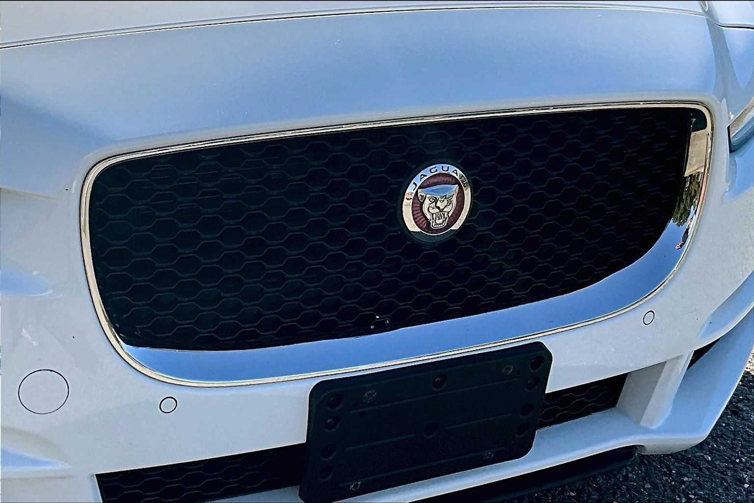 2017 Jaguar XE Premium photo 28
