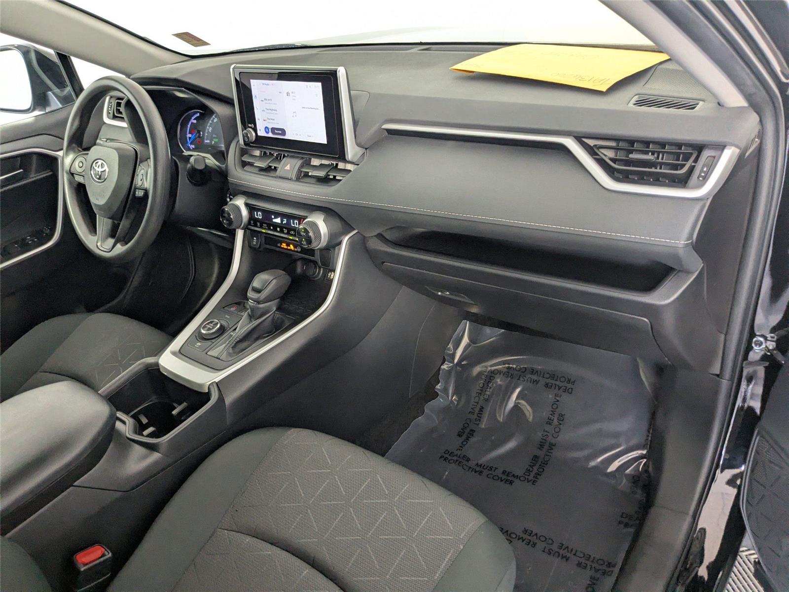 2024 Toyota RAV4 Hybrid XLE photo 4